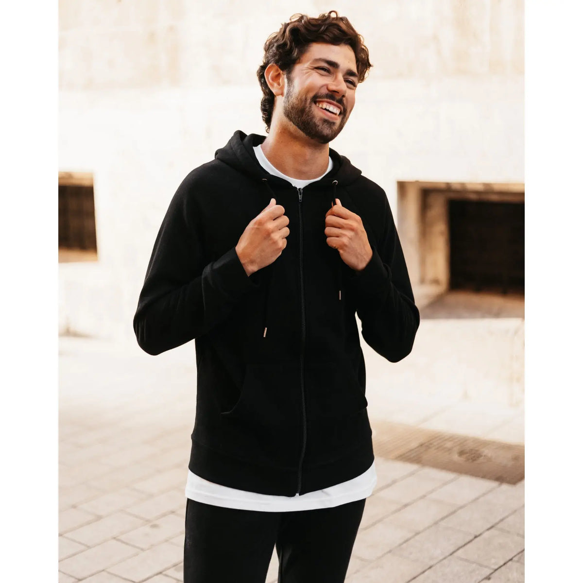 Colores que combinan con el negro para tus prendas: Tendencia 2026