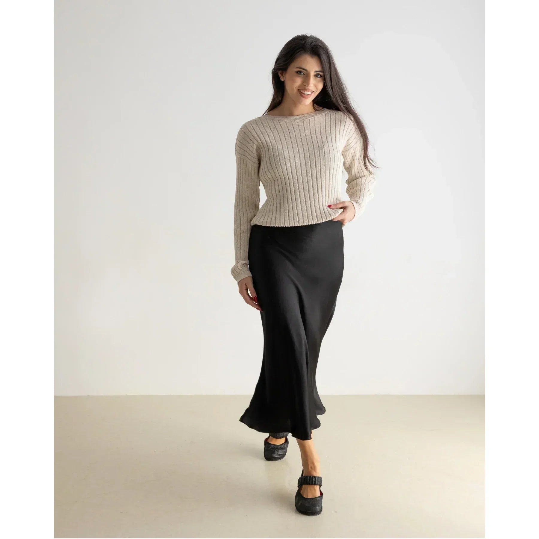 Falda Negra Larga: 25 Mejores Outfits para Verano