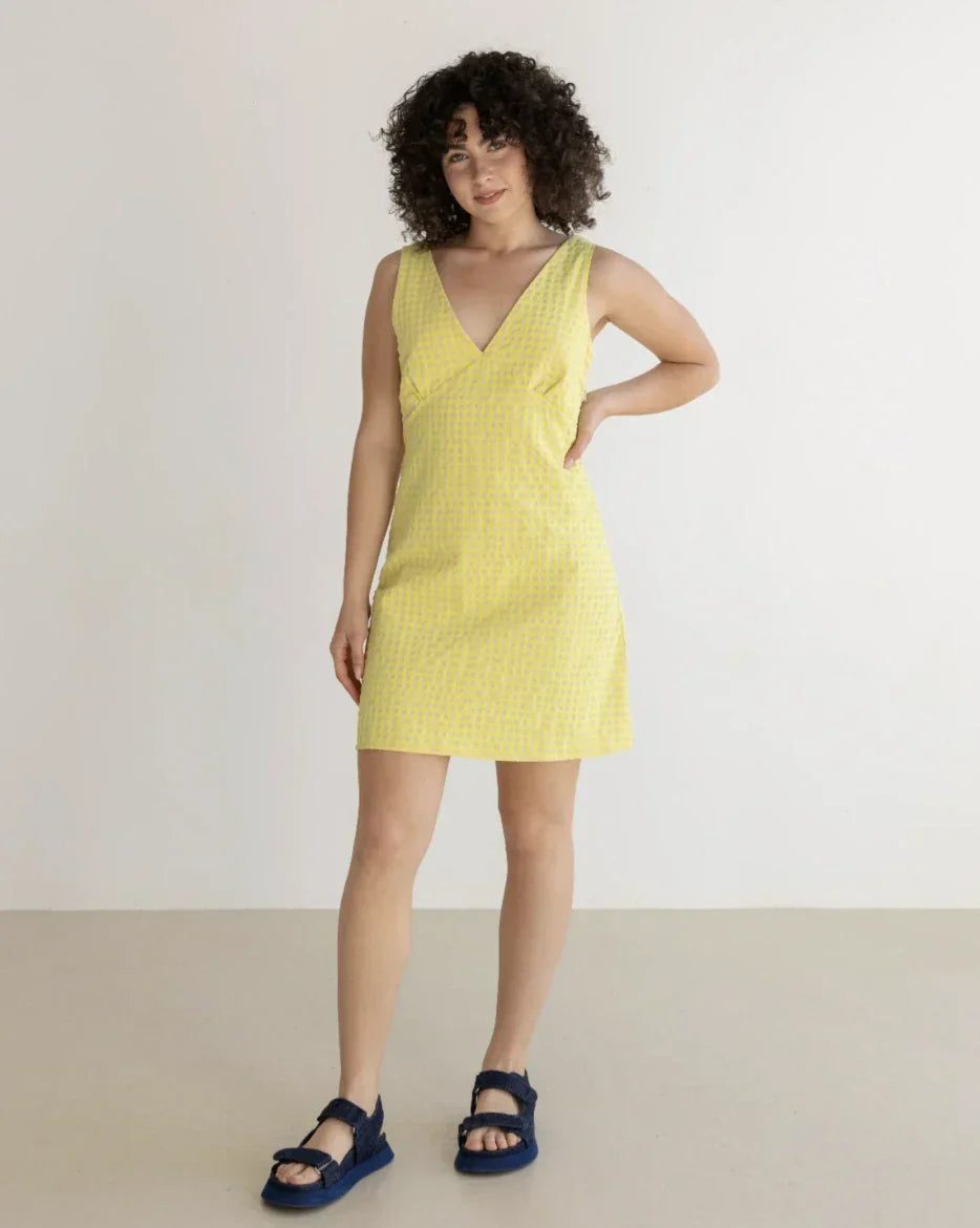 Cómo Combinar Vestido Amarillo: 15 Mejores Ideas 2026